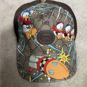 GUCCI x DISNEY Donald Duck Mesh Trucker Hat Unisex Cap